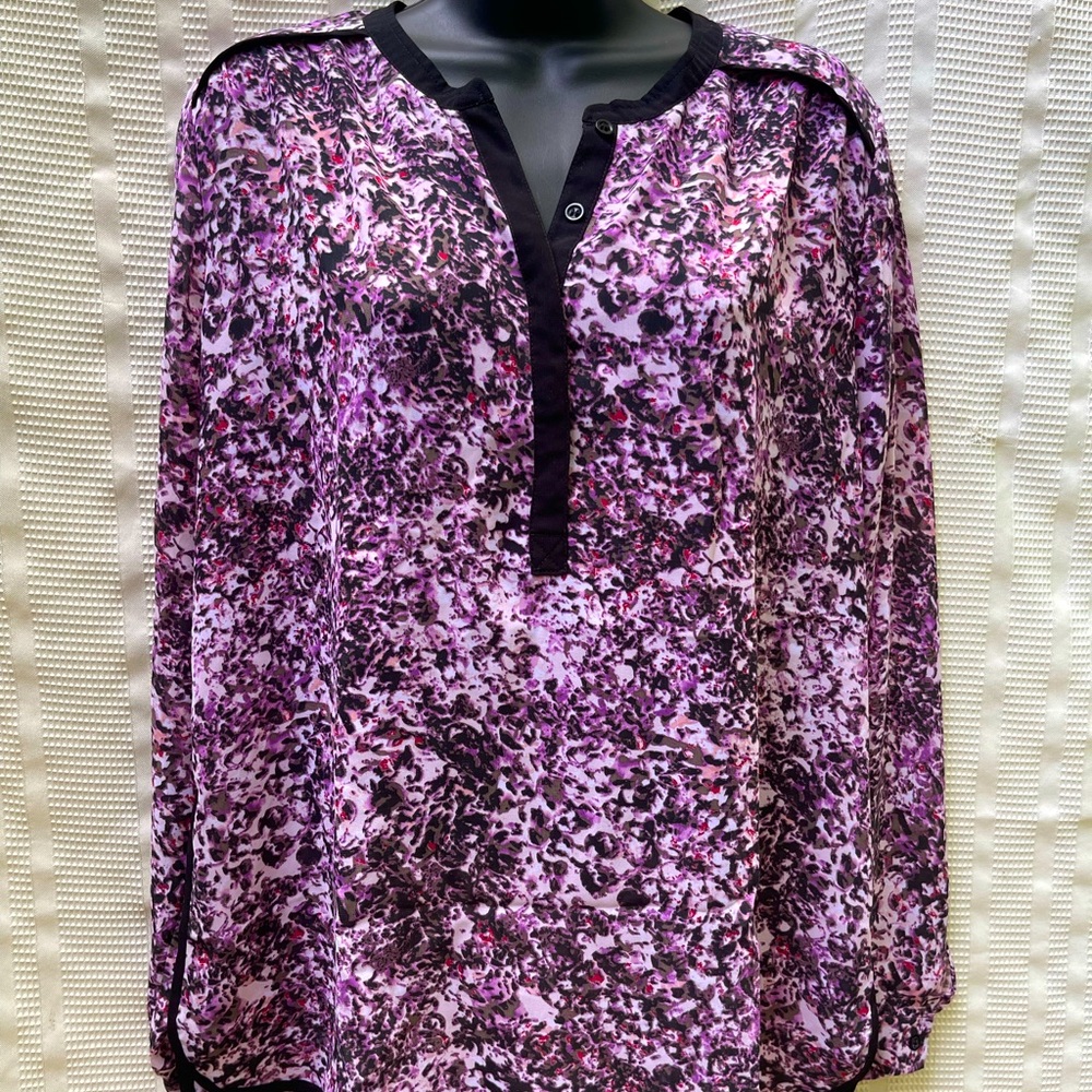 DKNY Jeans brand blouse size small with a mauve and black print